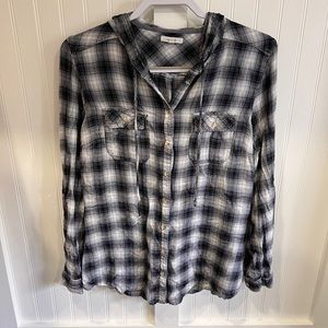 !LAST CHANCE! Donating soon! Maurice’s Button up hooded flannel